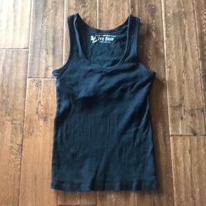 VS black ribbed tank with shelf bra